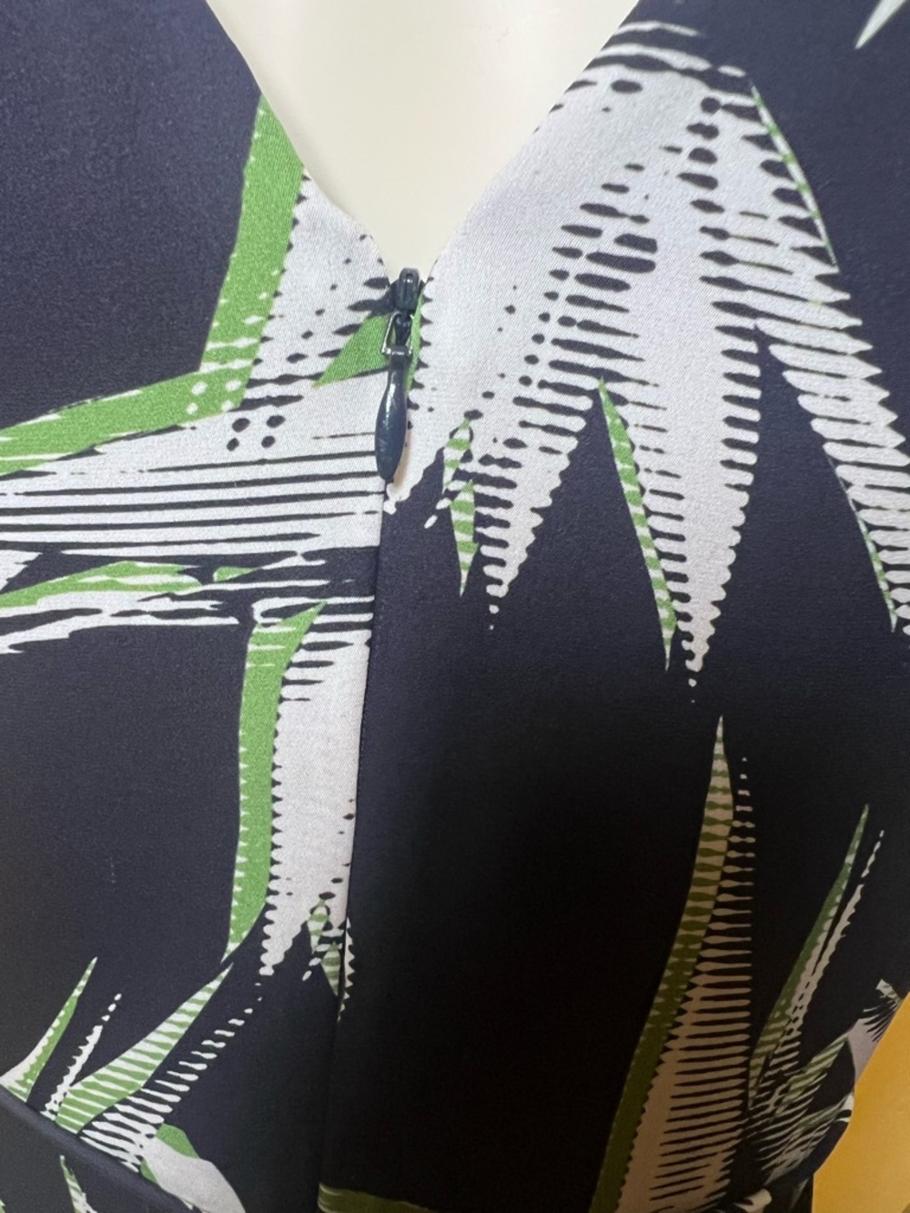 Nordstrom Silk Blend Classiques Entier Navy Tropical-Print V-Neck Midi Dress, 10 - Picture 6 of 10